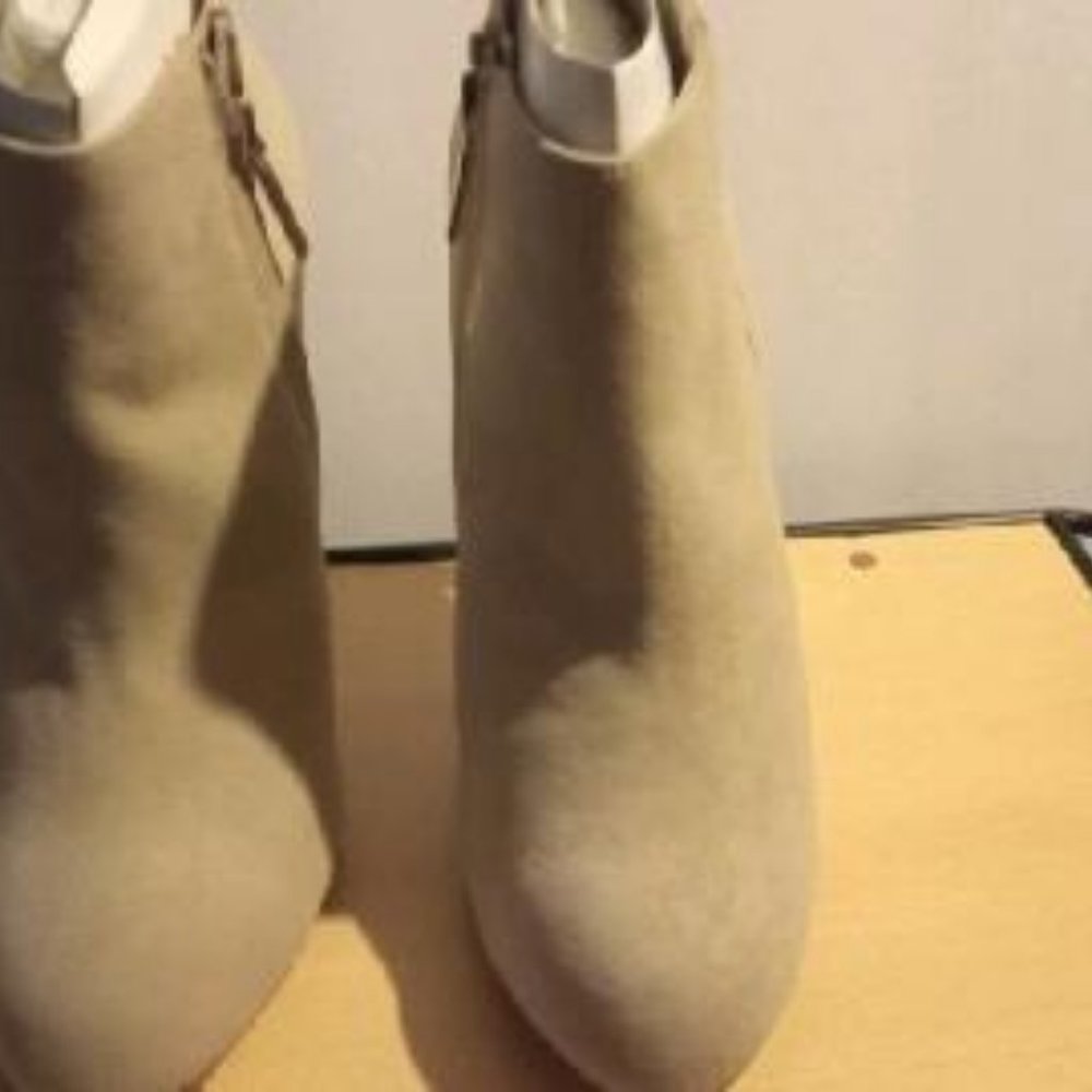 Shoes - Picture 6 of 6